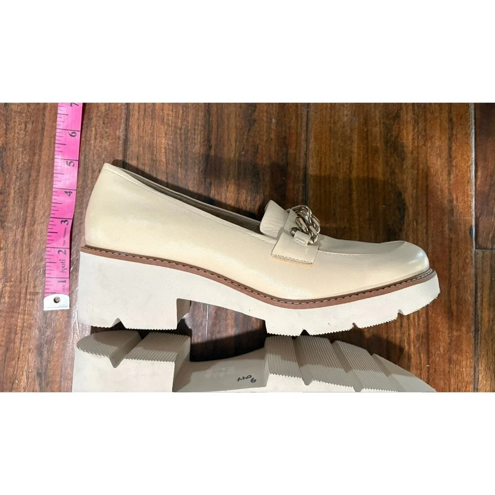 Naturalizer Women's Desi Loafers Vanilla Beige Leather Gold Chain Accent Size 9M